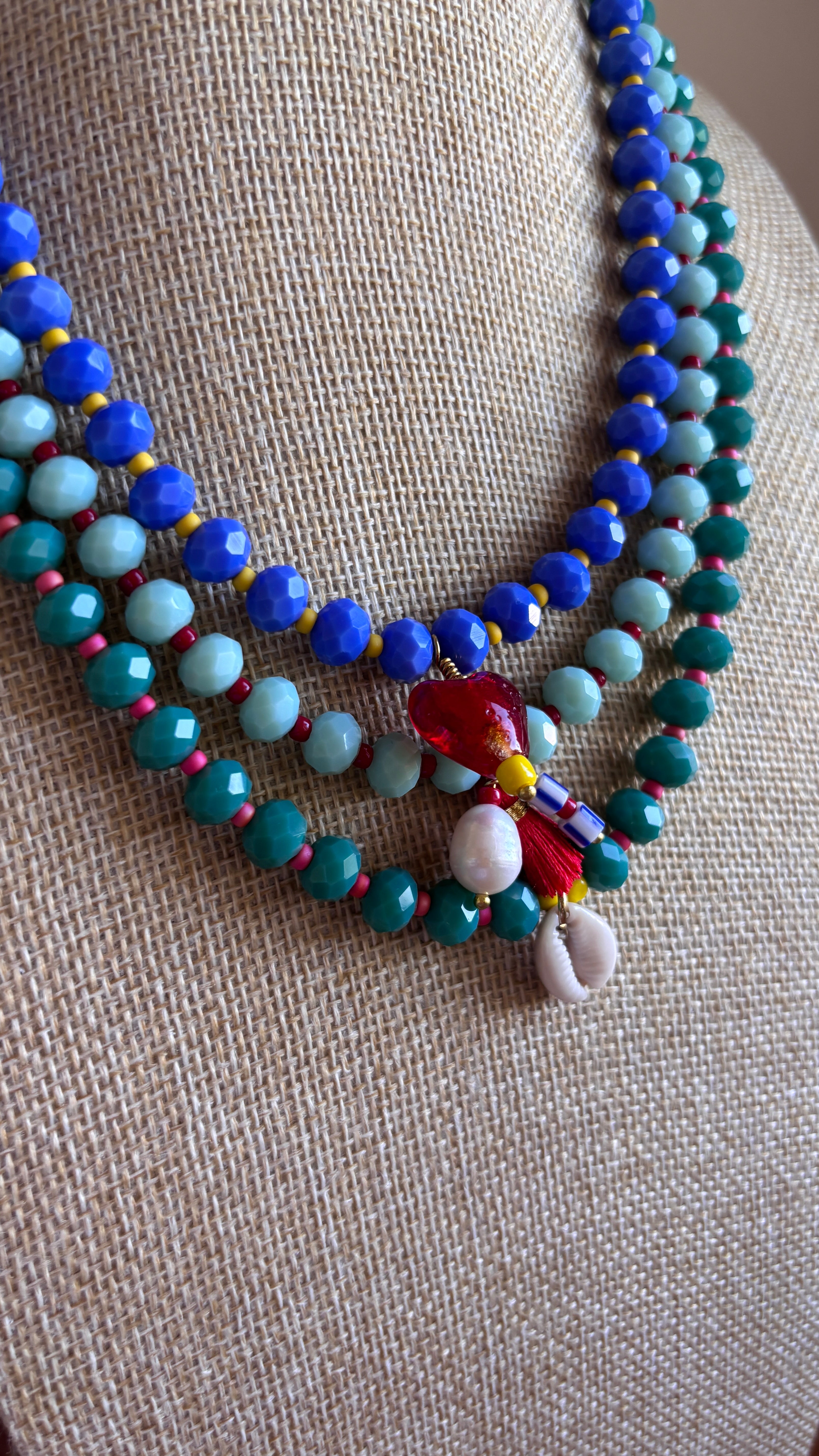 שרשרת כחולה עם לב אדום - ARIO By Shlomit Berdah