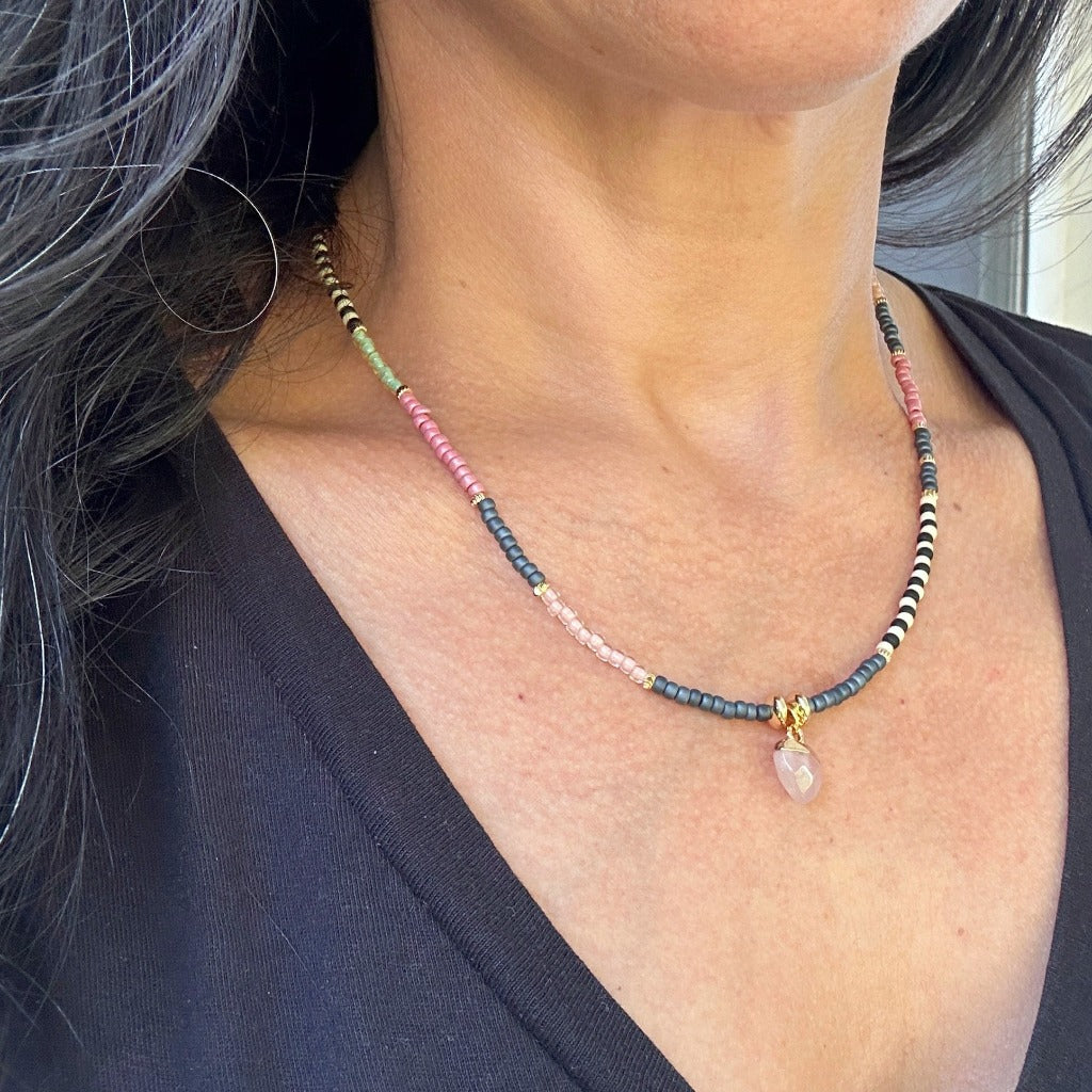 שרשרת לב רוז קוורץ| שרשרת חרוזים צבעונית - ARIO by Shlomit Berdah