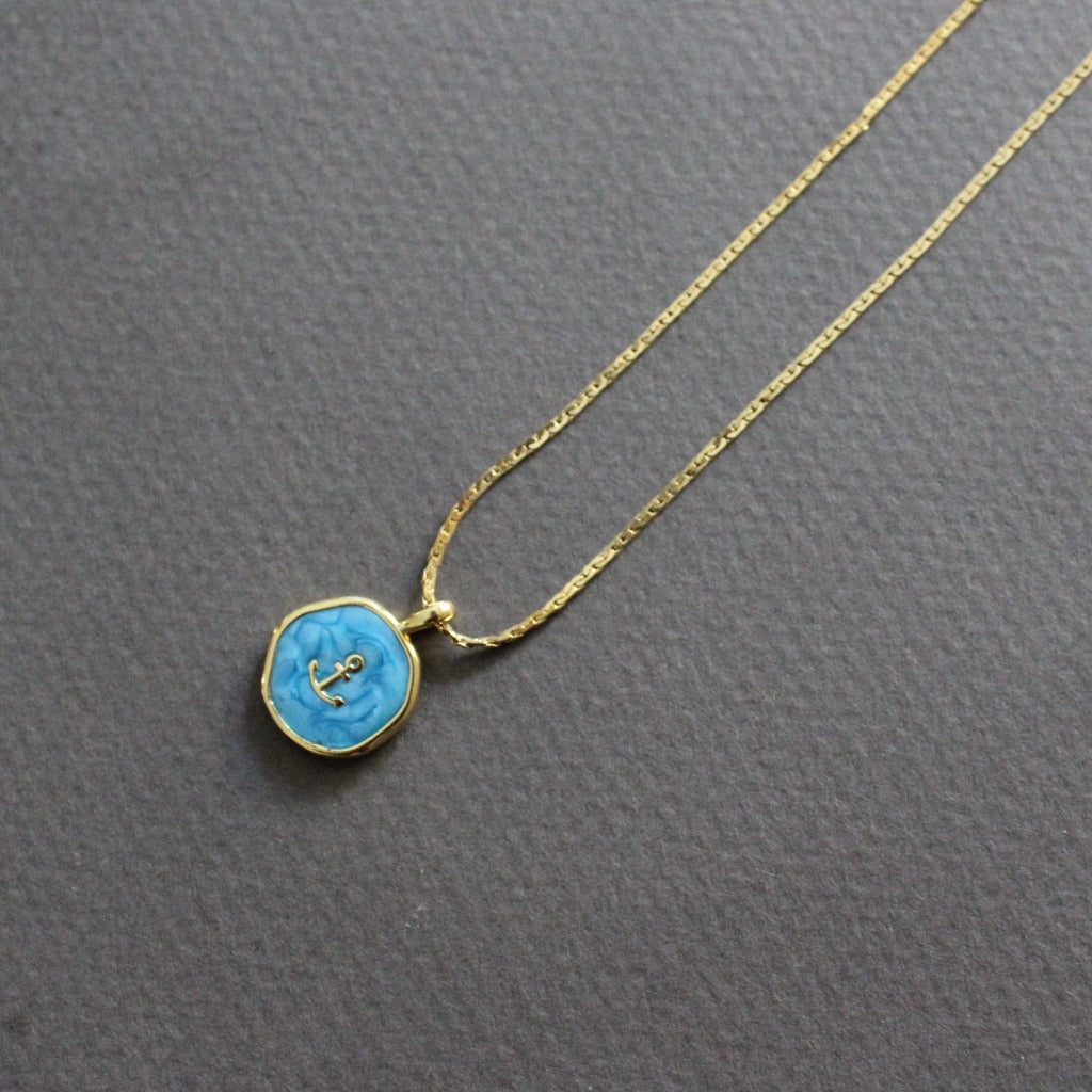שרשרת זהב עם תליון עוגן כחול| שרשרת מושלמת לקיץ - ARIO by Shlomit Berdah