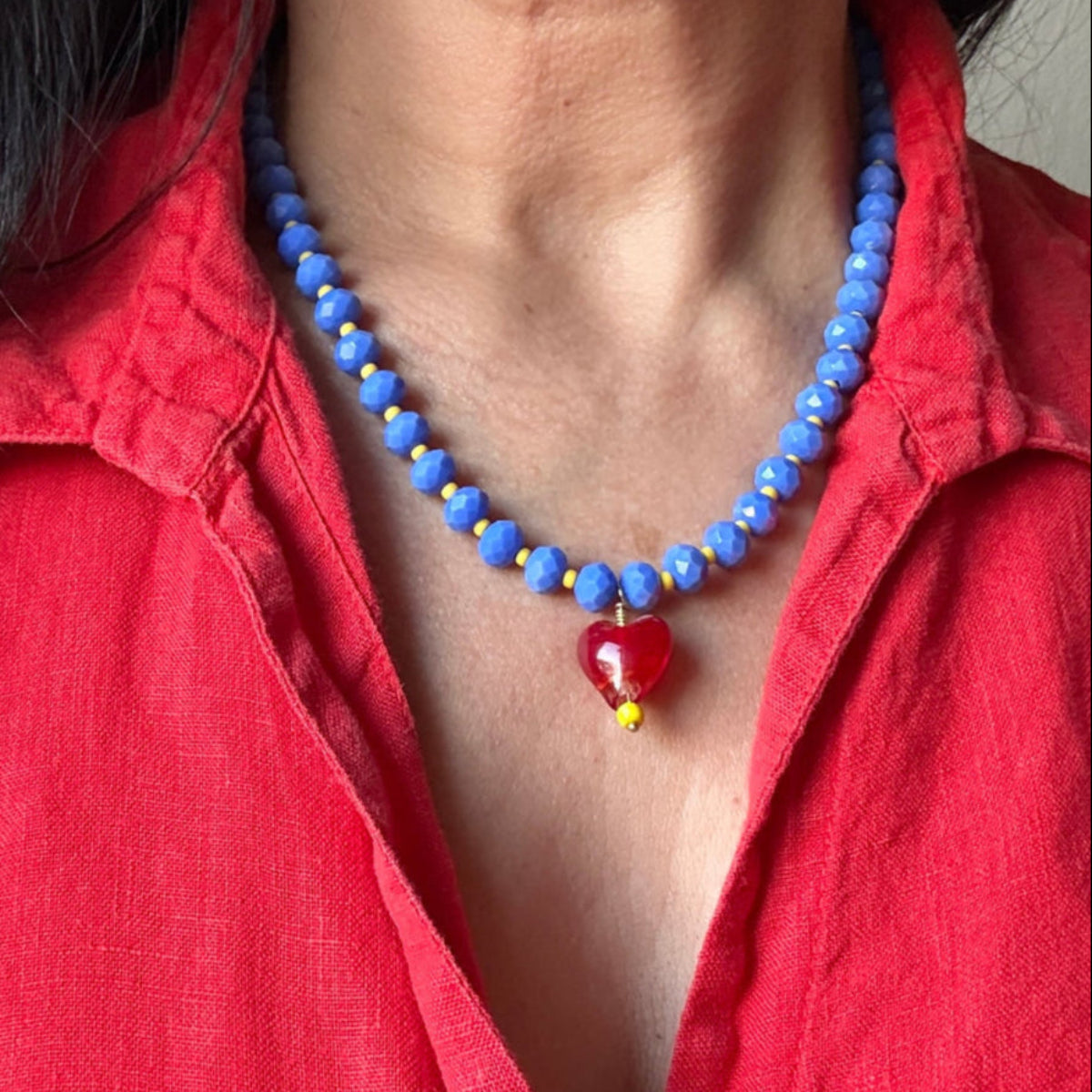 שרשרת כחולה עם לב אדום - ARIO By Shlomit Berdah