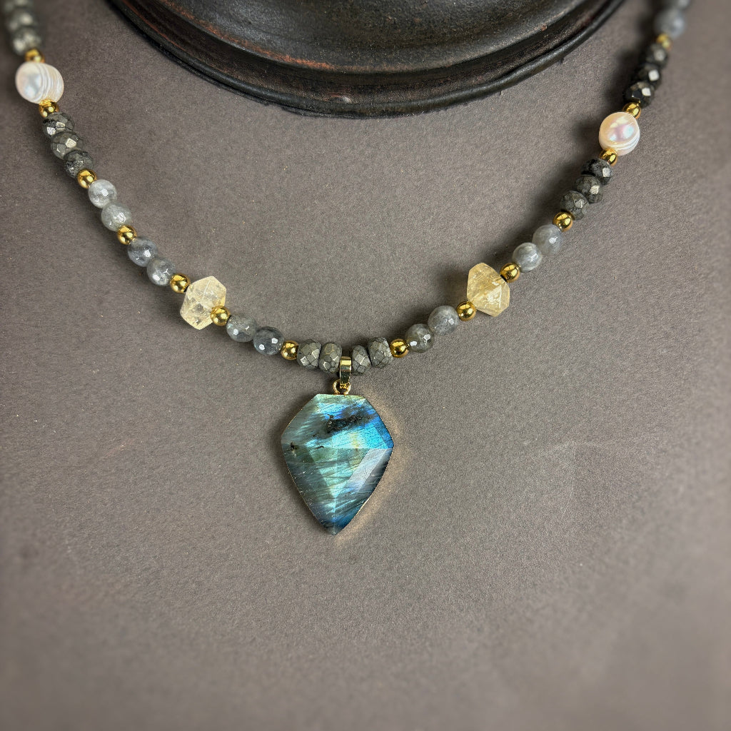 שרשרת אבני חן לאישה| שרשרת לברדורייט| תכשיט לאירועים- ARIO by Shlomit Berdah