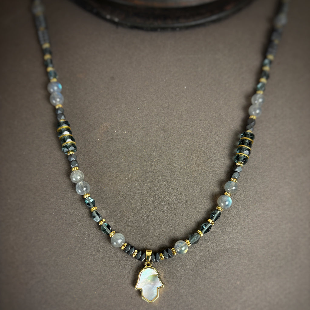 שרשרת חמסה לברדורייט - ARIO By Shlomit Berdah