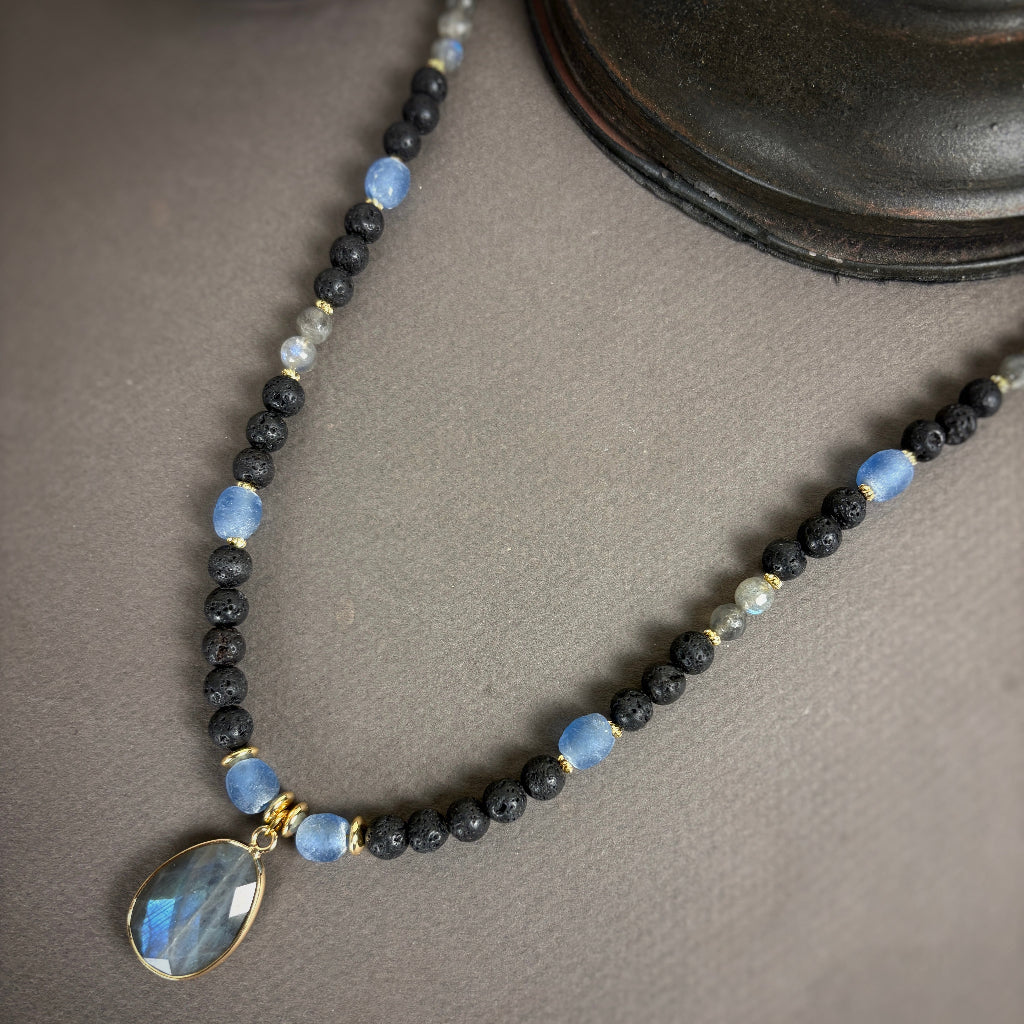 שרשרת לבה שחורה ולברדורייט - ARIO By Shlomit Berdah