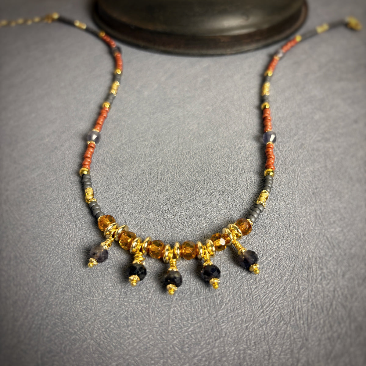 שרשרת נפרטיטי – שרשרת אבני לולייט בעבודת יד - ARIO By Shlomit Berdah