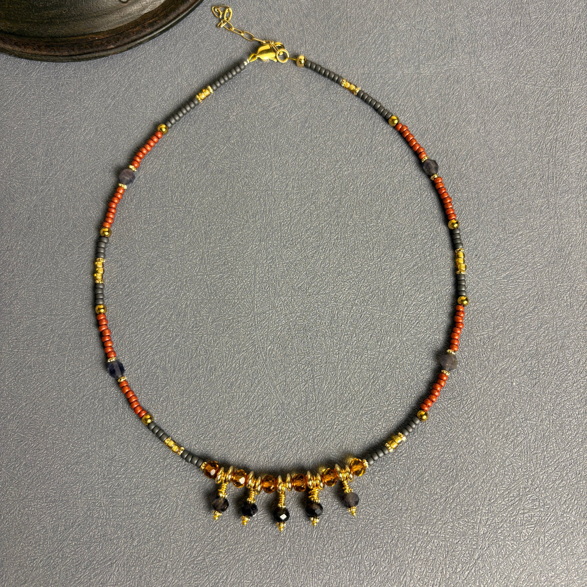 שרשרת נפרטיטי – שרשרת אבני לולייט בעבודת יד - ARIO By Shlomit Berdah