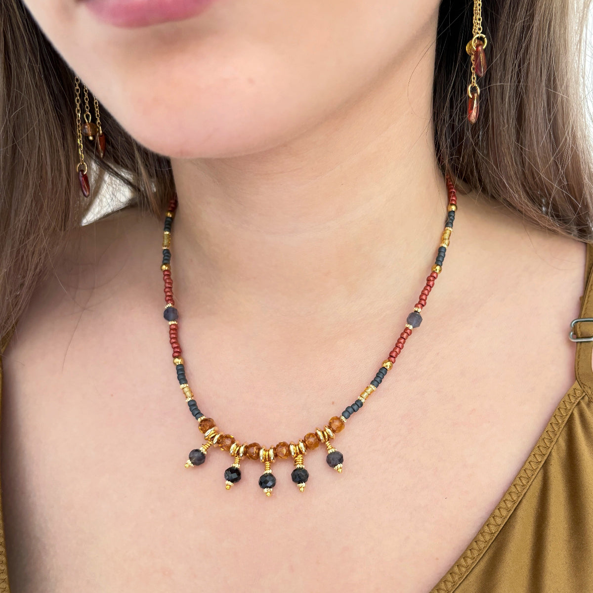 שרשרת נפרטיטי – שרשרת אבני לולייט בעבודת יד - ARIO By Shlomit Berdah