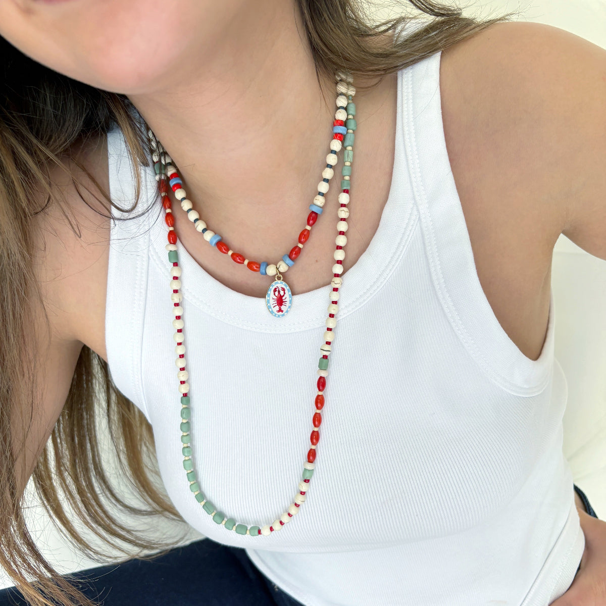 שרשרת לובסטר מצויר מקרמיקה – היולייט וקורל - ARIO By Shlomit Berdah