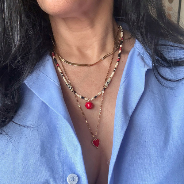 נגיעה אדומה | סט 3 שרשראות בשכבות- על הגוף