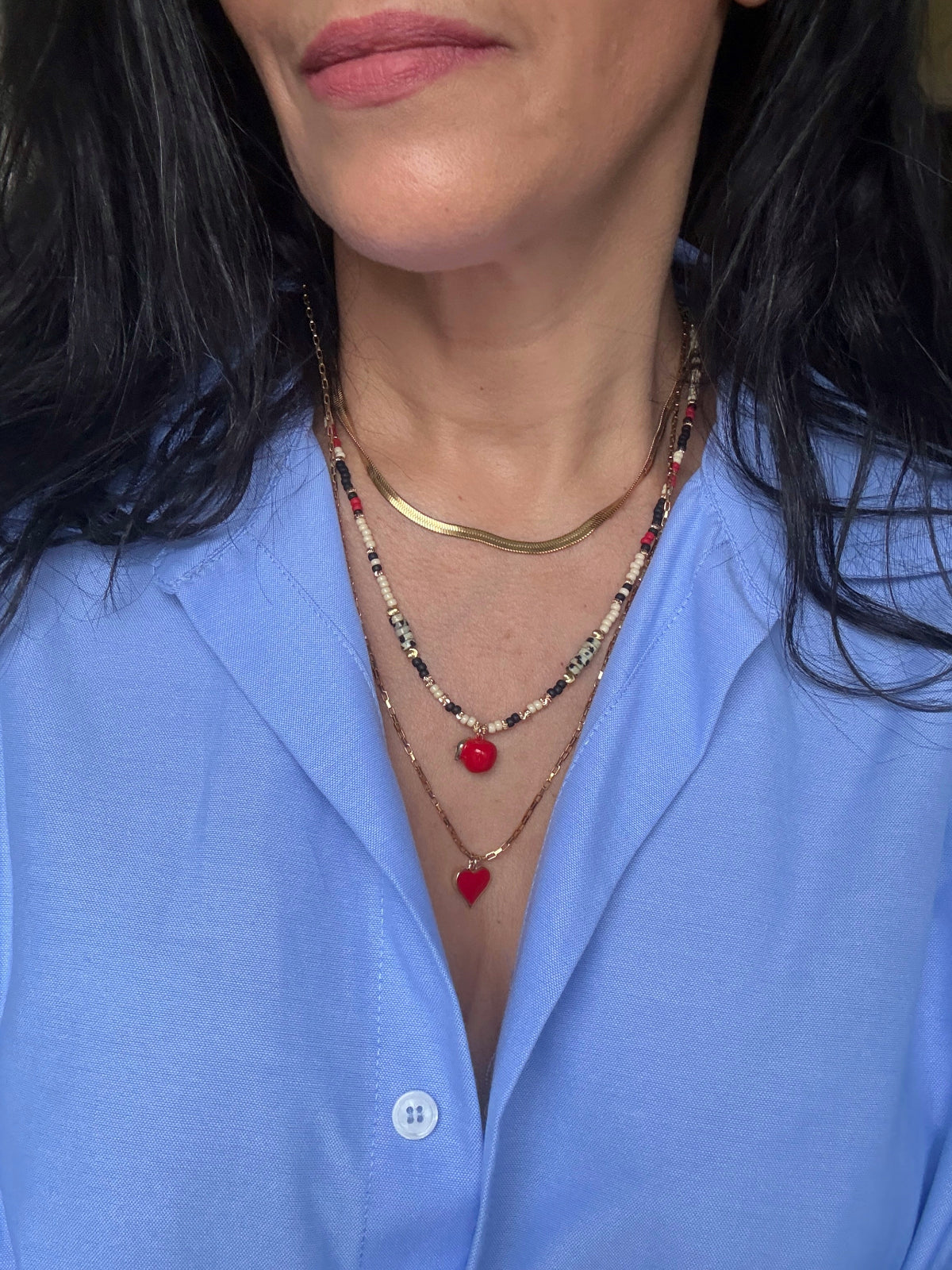 נגיעה אדומה | סט 3 שרשראות בשכבות- על הגוף