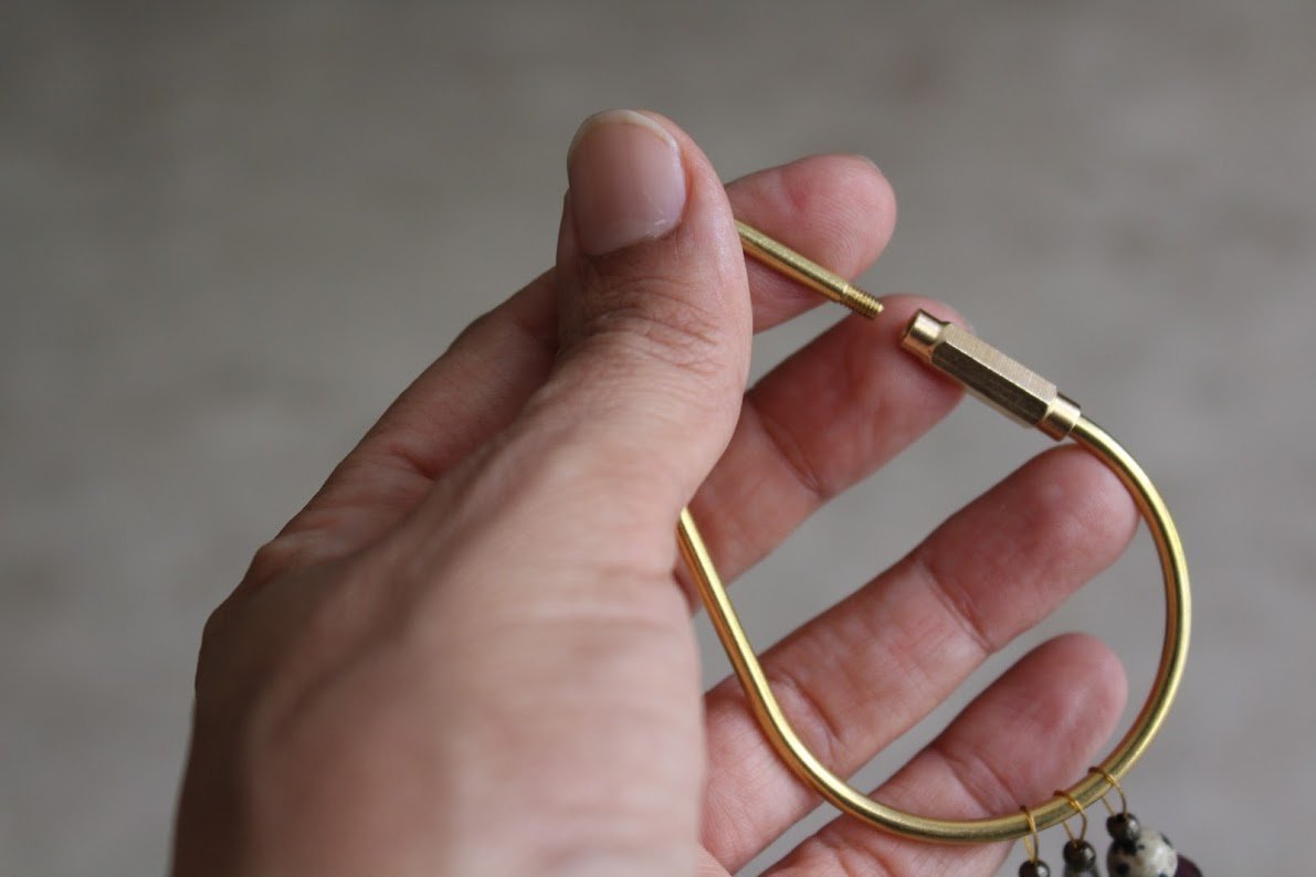מחזיק מפתחות מעוצב מותאם אישית| מתנה לאישה|תליון לתיק - ARIO by Shlomit Berdah